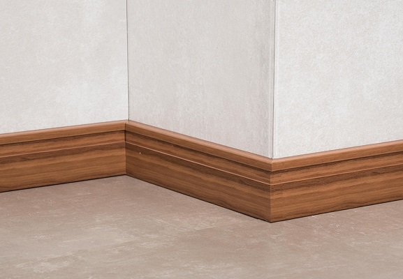 con-spray-en-mano-cómo-podemos-eliminar-las-manchas-más-comúnes-en-la-madera